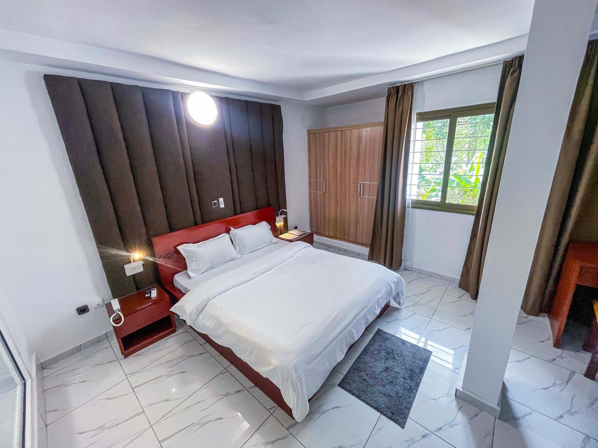 Hotel Le Vaisseau Abidjan Exterior foto